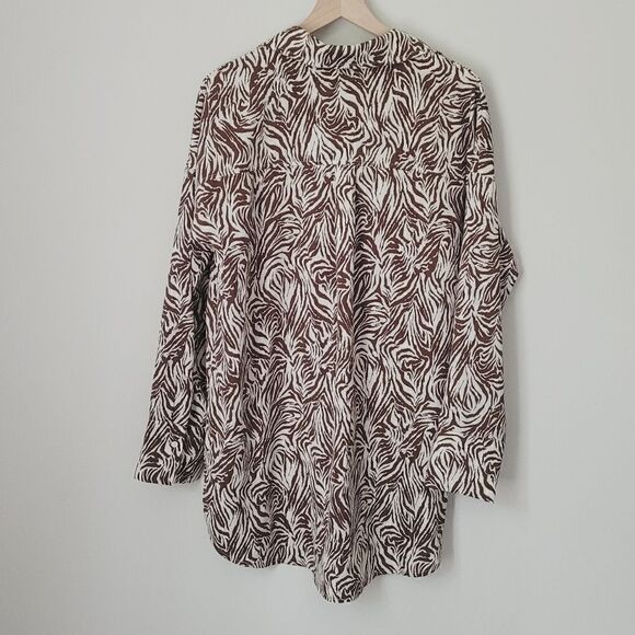 Vici x Amber Animal Print Button Down Tunic Top in Brown & White Size Large - Picture 5 of 5